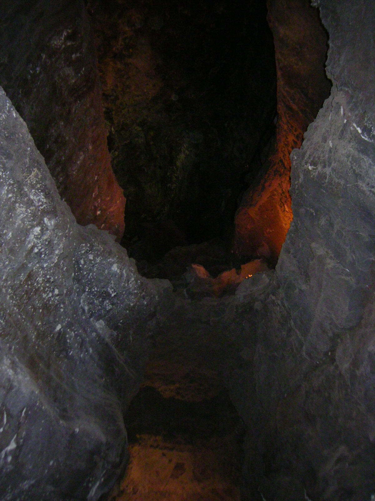    -(Cueva De los Verdes)